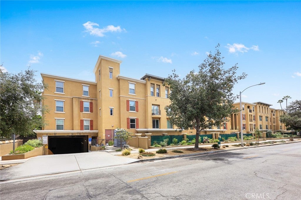 128 N Oak Knoll 206
