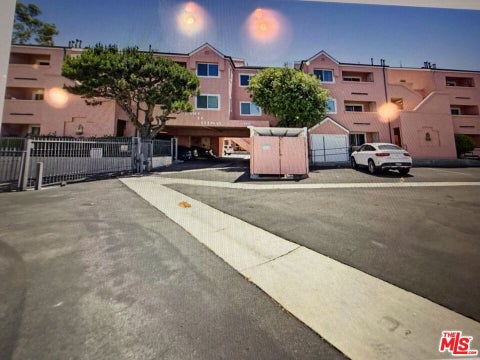 Photo of 4810 S La Brea Avenue #107, Los Angeles, CA 90008 (MLS # 26875643)
