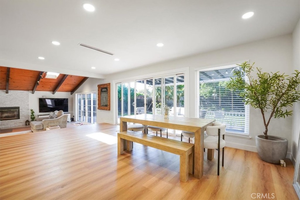 22612 Kittridge Street