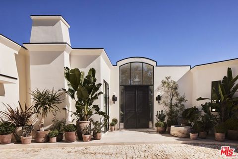 Photo of 9100 Cordell Drive, Los Angeles, CA 90069 (MLS # 26638665)