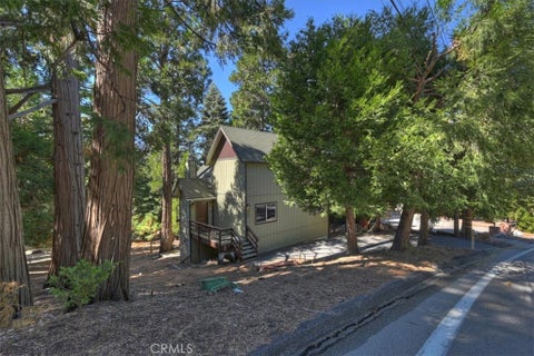 Tiny photo for 420 Cumberland Dr, Lake Arrowhead, CA 92352 (MLS # IG26225385)