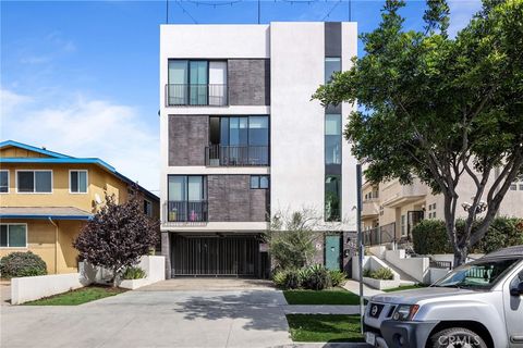 Photo of 2432 Penmar Avenue #201, Venice, CA 90291 (MLS # SB25201385) Photo of 2432 Penmar Avenue #201, Venice, CA 90291 (MLS # SB25201385)