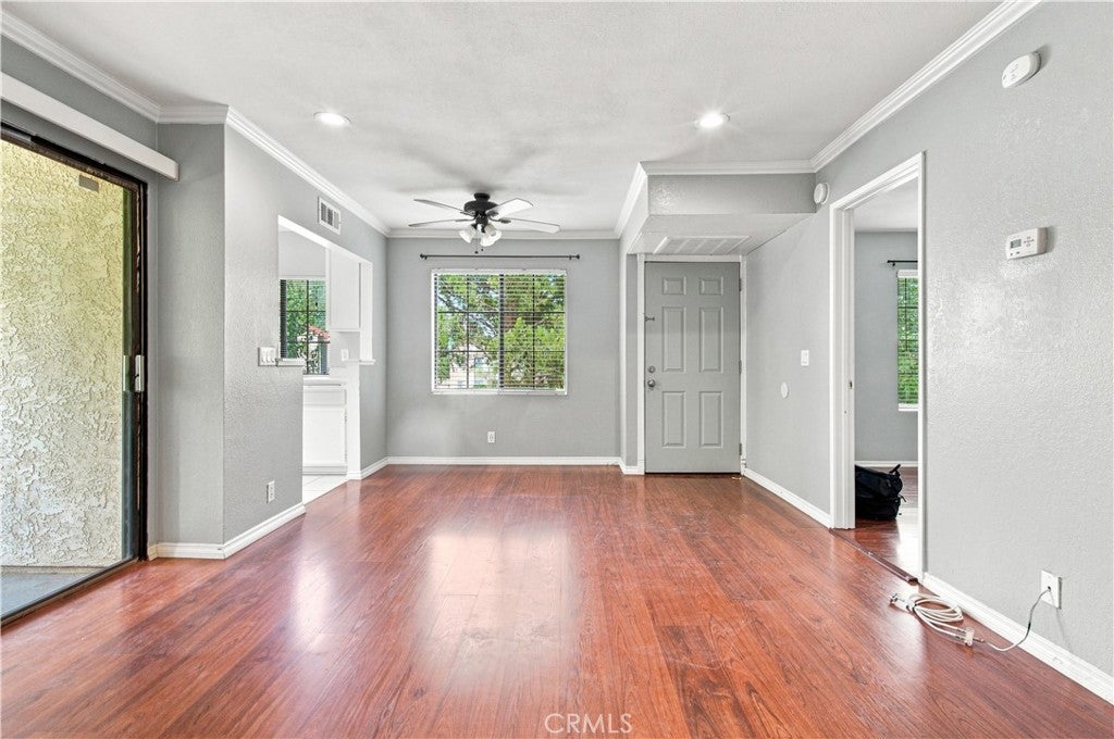 2554 Olive Dr Apt 8