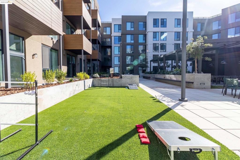WEST OAKLAND - Residential