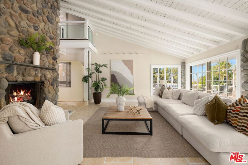 4615 White Oak Place, Los Angeles CA 91316