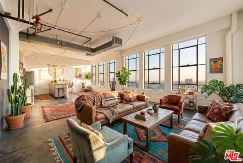 Photo of 315 E 8th Street #1102, Los Angeles, CA 90014 (MLS # 25624209)