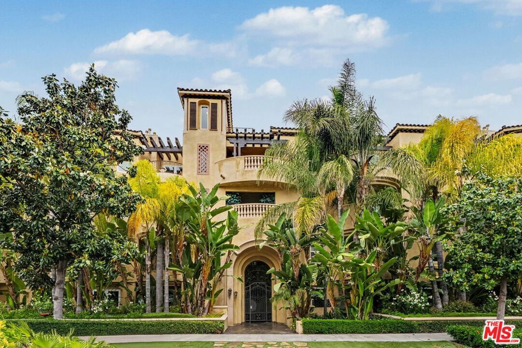 Photo of 12021 Guerin Street #102, Studio City, CA 91604 (MLS # 26670929)