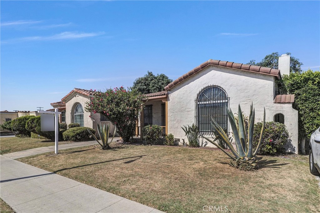 Calling all investors, flippers, and rehabbers! This 3-bedroom, 1-bath Spanish-style home is ready for a renovation. Classic 1920s character with arched windows, a red-tile roof, and a detached garage. Large backyard features a mature avocado tree. Quiet street location with a 10-year-old central HVAC system already in place. Bring your vision as this property needs work but offers incredible upside potential. Sold as is. Seller will not make any repairs or provide credits. Buyer to assume responsibility for the city retrofit report.
The lot has ADU potential