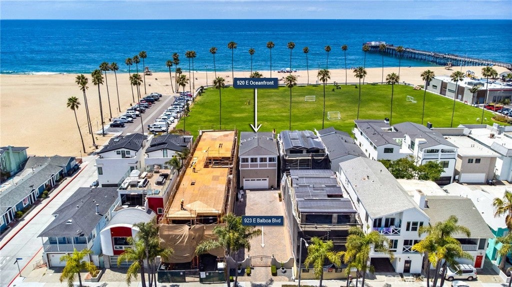 923 E Balboa Boulevard