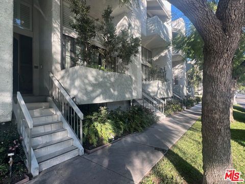 Photo of 8611 Burton Way #6, Los Angeles, CA 90048 (MLS # 26636199)