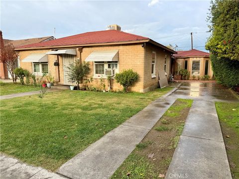 Photo of 313 S K St, Madera, CA 93637 (MLS # MD25263360)