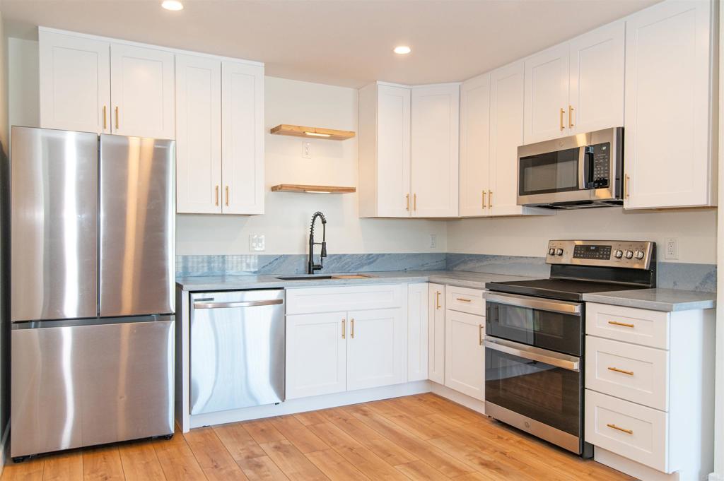 3030 Suncrest Dr. 605