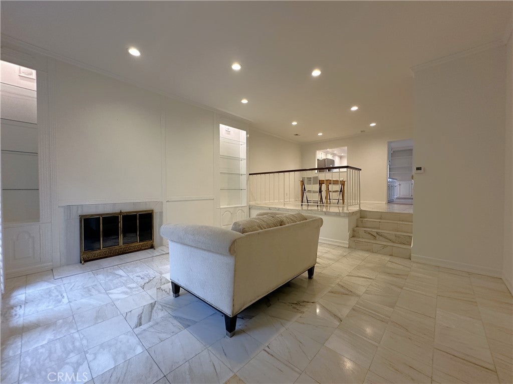 938 Palo Verde Avenue