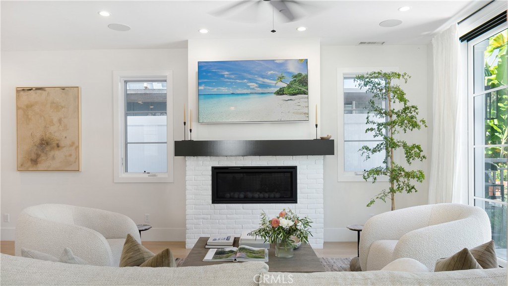 435 Fernleaf Avenue 1