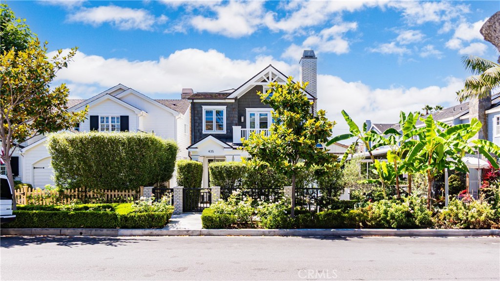 Nestled in the heart of Corona del Mar Village, this charming residence offers the ultimate coastal lifestyle—just a short stroll to acclaimed restaurants, and cafés . Featuring 3 spacious bedrooms and 3 full bathrooms, the home boasts a chef’s kitchen with premium appliances, generous counter space, and custom cabinetry.
Experience the best of village living—where convenience, charm, and coastal luxury meet.