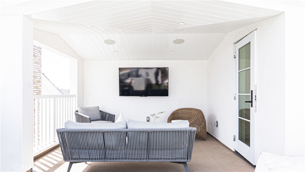 Corona del Mar South of PCH (CDMS) - Residential