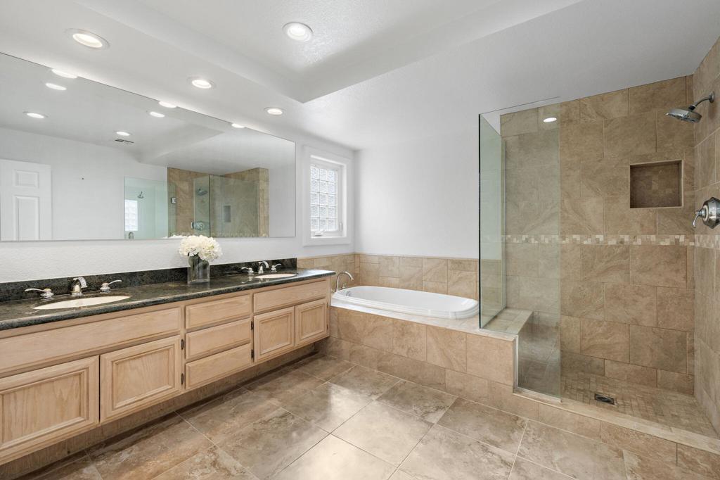 Laguna De La Paz - Residential