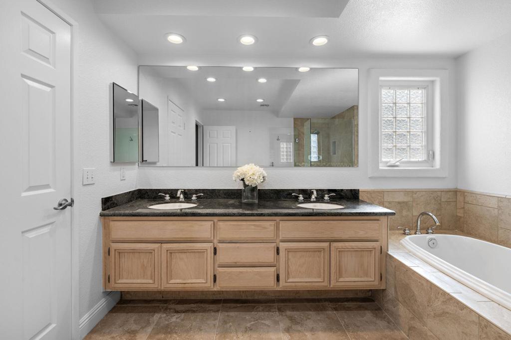 Laguna De La Paz - Residential