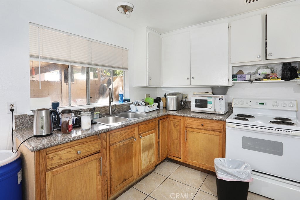 1272 E Mcfadden
