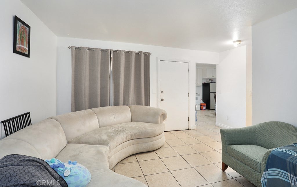 1272 E Mcfadden