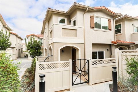 Photo of 2425 Arlington Avenue, Torrance, CA 90501 (MLS # SB25246869) Photo of 2425 Arlington Avenue, Torrance, CA 90501 (MLS # SB25246869)