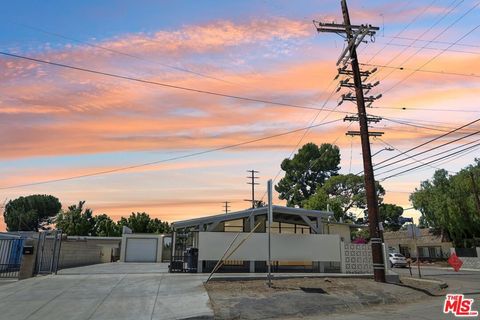 Photo of 11100 Sheldon Street, Sun Valley, CA 91352 (MLS # 26828041)