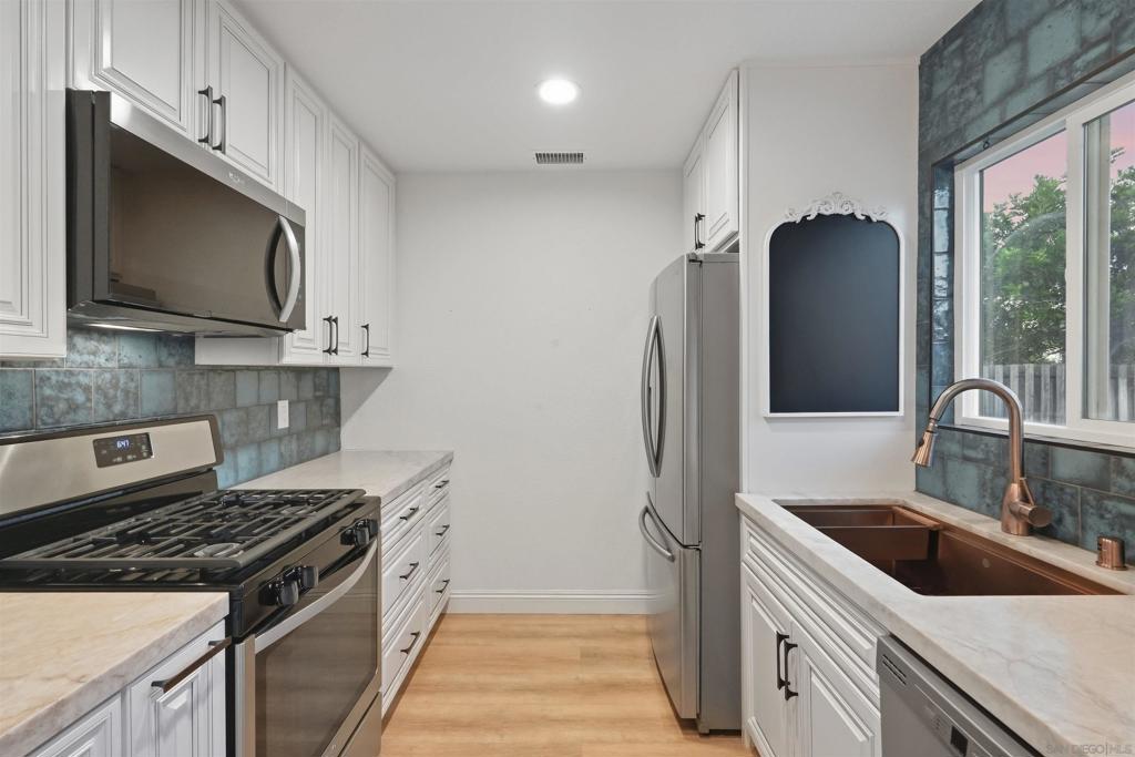 5241 Jamestown