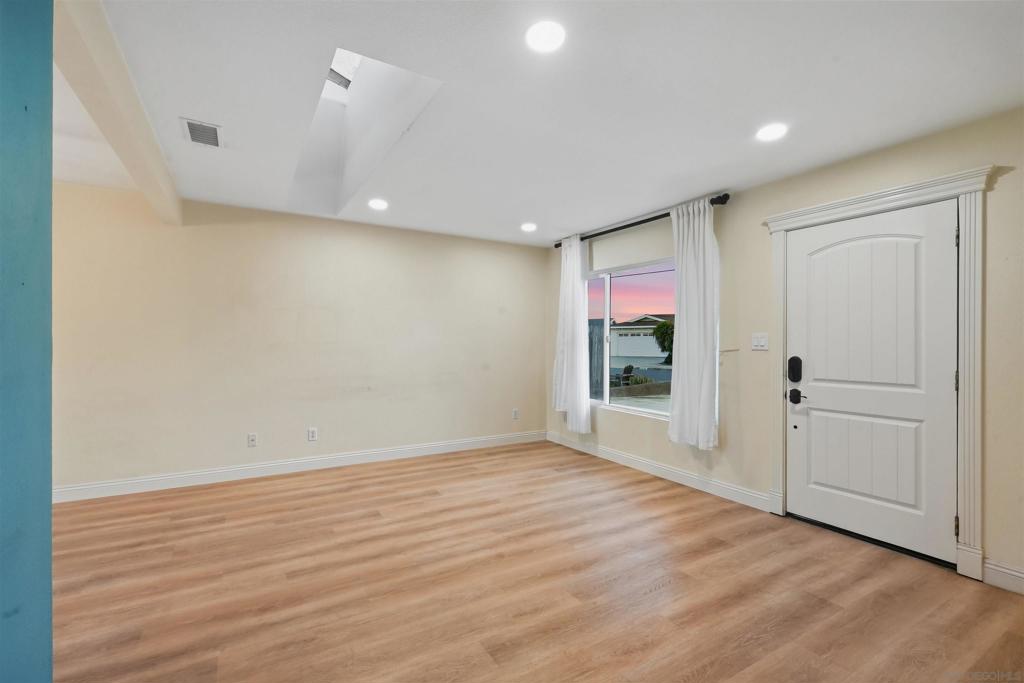 5241 Jamestown