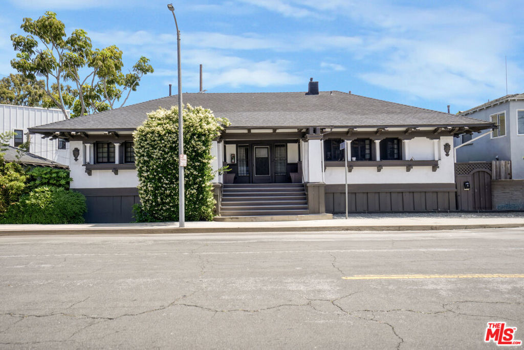 1300-1304 Riviera Ave | 5-Unit Craftsmans in Prime Venice .Classic 1914 five-plex on a 4,929 SF corner lot; three blocks to Abbot Kinney and a short stroll to the Boardwalk Efficient mix: (3) 1-bed / 1-bath, (1) studio, (1) 1-bed + office; total 2,856 SF of living area Recent cosmetic and systems upgrades keep capital expenses low; rents still about below market so upside is clear Street-parking property in a bike-and-walk tenant pocket; tenants pay for location