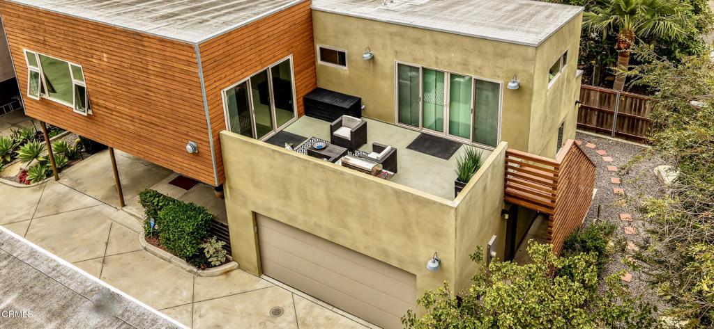213 E Scott Street