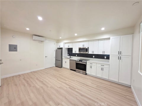 Photo of 14618 Sylvan Street, Van Nuys, CA 91411 (MLS # SR26148105)