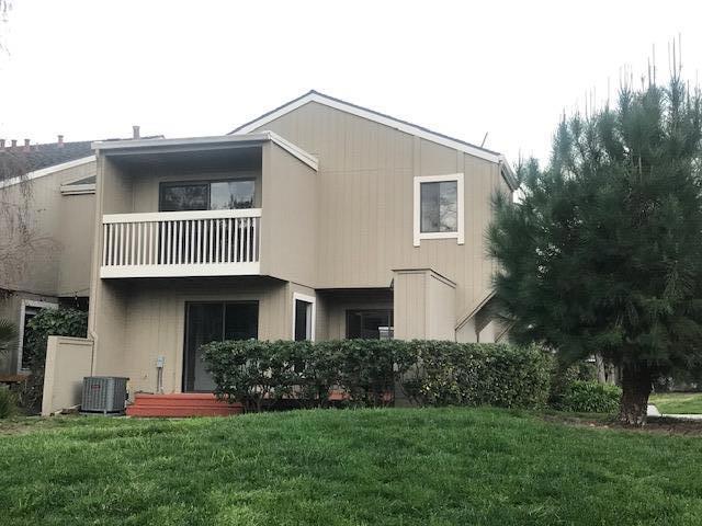 End-unit townhouse features 3 bedrooms and 2.5 baths, two-car garage and newly remodeled kitchen with new appliance in central Mountain View location and Los Altos High School. Close to CalTrain, San Antonio Village, downtown Mountain View and FW 101/85. Private front patio, rear redwood decking and balconies to enjoy the sun and greenbelt. Central AC , fireplace, hardwood floors in open area and carpet in rooms, community swimming pool and laundry area with washer/dryer. Looking for non smoking tenants. Pet allowed with pet deposit, formal application with $50 application fee per adult