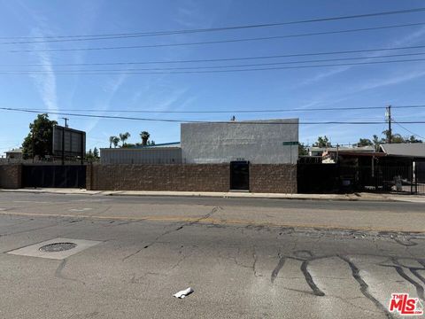 Photo of 370 Bernard Street, Bakersfield, CA 93305 (MLS # 25627801)