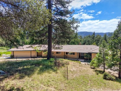 Photo of 51300 Road 426, Oakhurst, CA 93644 (MLS # FR26102461)
