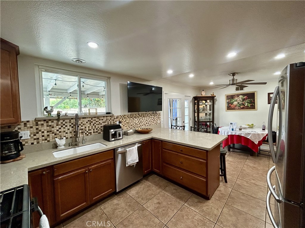 3062 W Teranimar