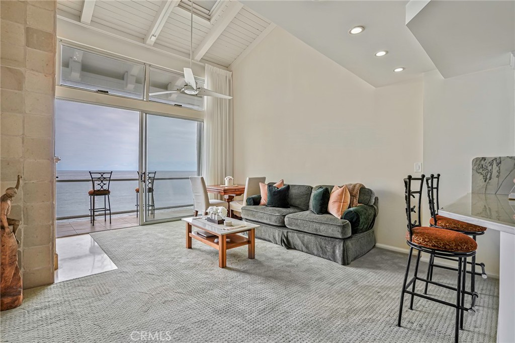 615 Esplanade 407