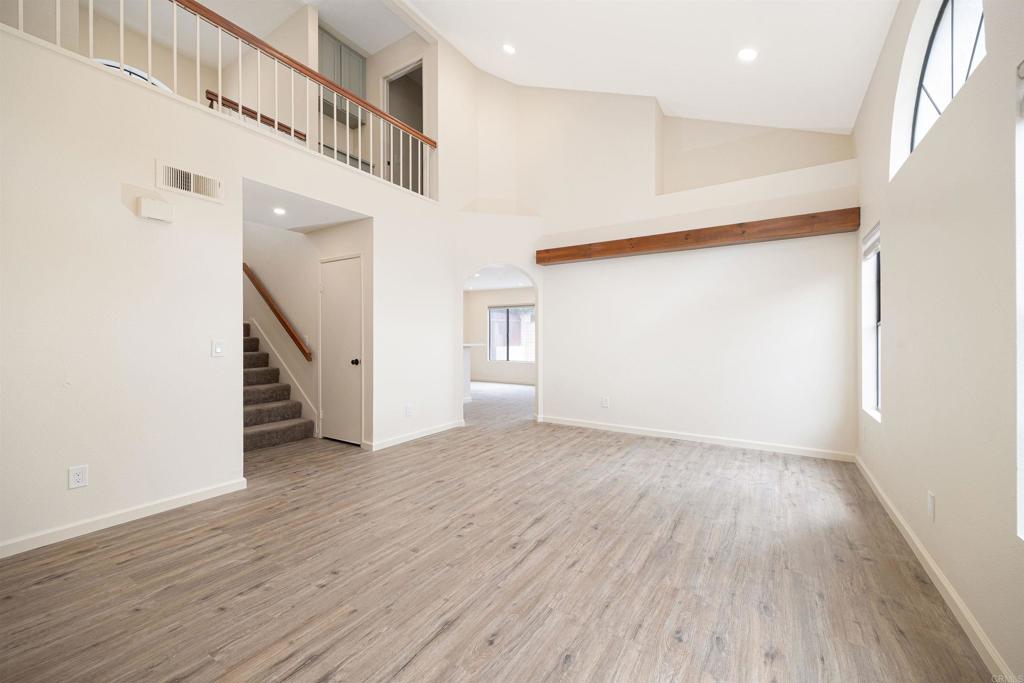 2369 Ravenwood Dr