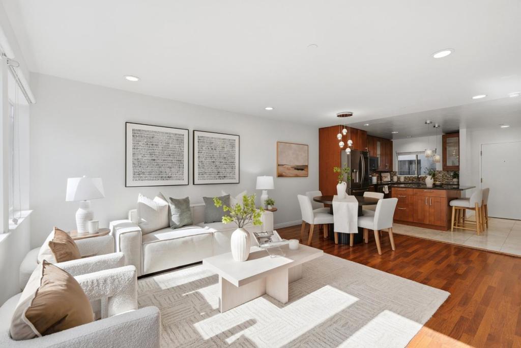 320 Peninsula Avenue 211