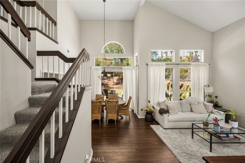 1160 Vista Lomas