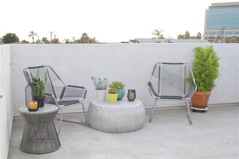 Photo of 423 1/2 Westminster Avenue #B, Newport Beach, CA 92663 (MLS # OC26156302)
