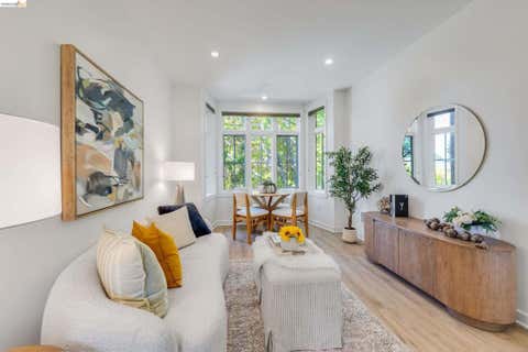 Photo of 2628 Telegraph Ave AVE #303, Berkeley, CA 94704 (MLS # 41145079)