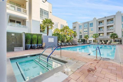 Photo of 1655 N California Blvd #422, Walnut Creek, CA 94596 (MLS # 41111431)