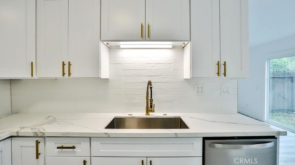 Welcome to WOW! This gorgeously remodeled 4-bed, 2.5-bath condo is the total package — located in a sought-after neighborhood that’s as charming as it is convenient! From the moment you walk in, you're greeted by a show-stopping centerpiece that sets the tone for luxury living.
The kitchen? Straight out of a dream — with brand-new custom white cabinets, glimmering quartz countertops, sleek new appliances, and recessed lighting that makes everything pop. Stylish vinyl flooring flows throughout, complemented by new windows, fresh paint, and updated doors that give this home its polished, modern vibe.
Each bathroom has been fully reimagined with designer touches, and new closet sliding doors add a refined finish. Step outside and enjoy eye-catching paver flooring in the front, a spacious backyard for relaxing or entertaining, and fresh landscaping that boosts curb appeal big time!
Bonus: The HOA is in the process of transitioning and will soon be updating all common areas — adding even more value to this beauty. Located near top-rated schools and major freeways, with 2 covered parking spots in the carport, this home is perfect for stylish, easy living.
?? Virtually staged. Seller is motivated and open to crediting some of your closing costs!
?? Sorry, no FHA or VA — Conventional loans only!
Don't let this one slip away — schedule your showing today!