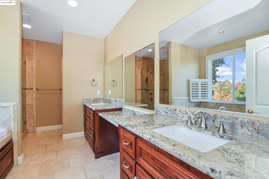 POETS CORNER - Residential