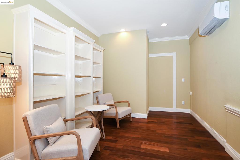 POETS CORNER - Residential