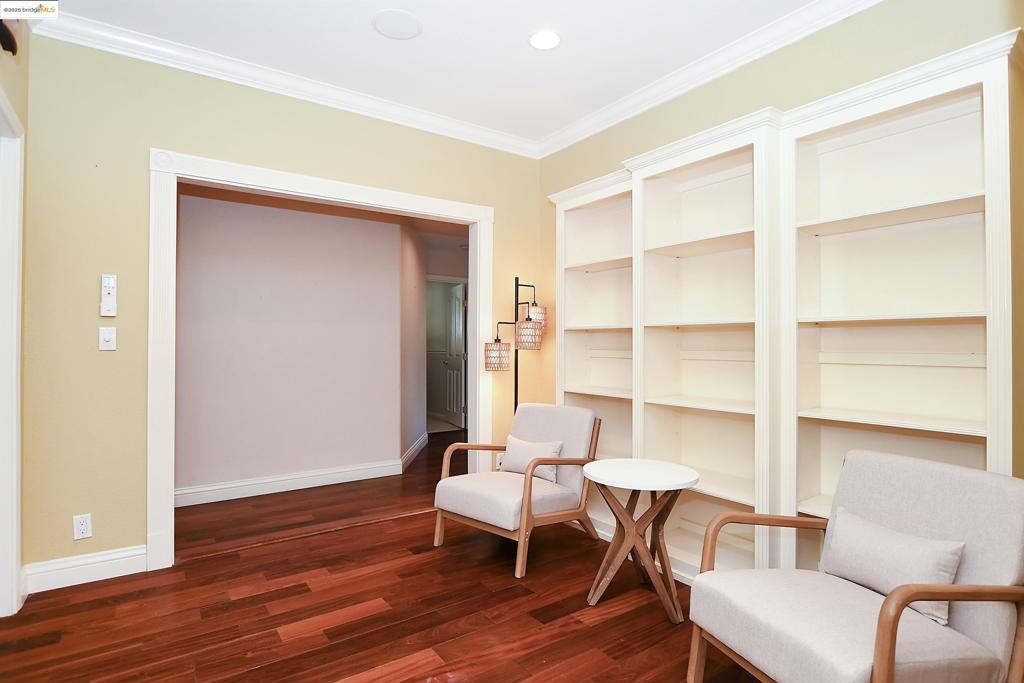 POETS CORNER - Residential