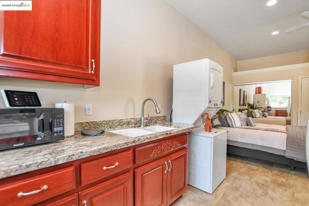 POETS CORNER - Residential