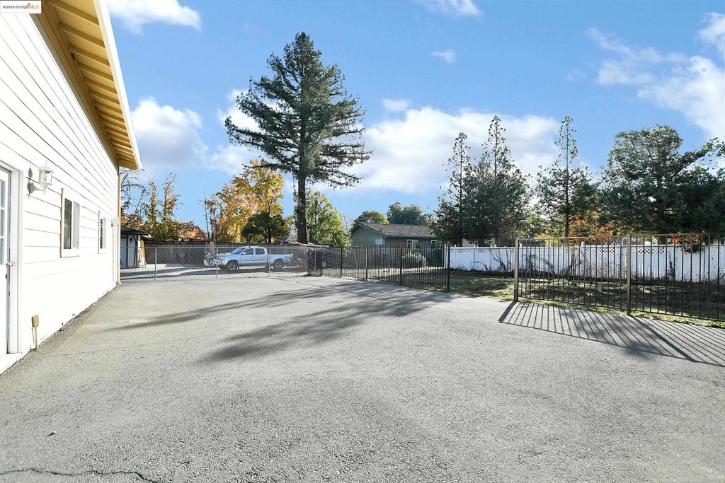 POETS CORNER - Residential