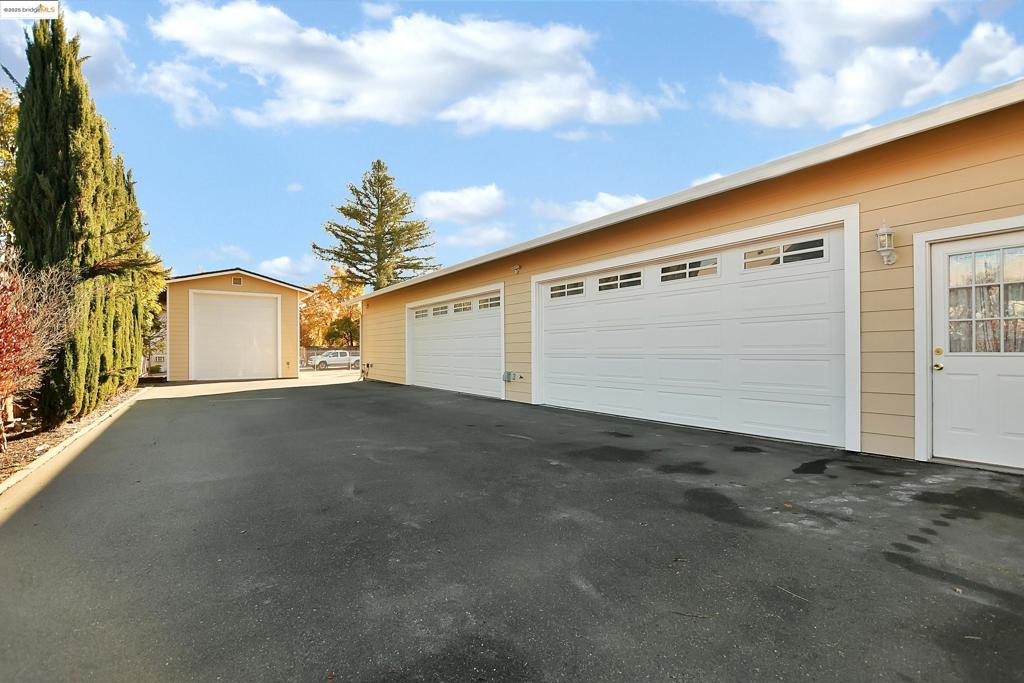 POETS CORNER - Residential