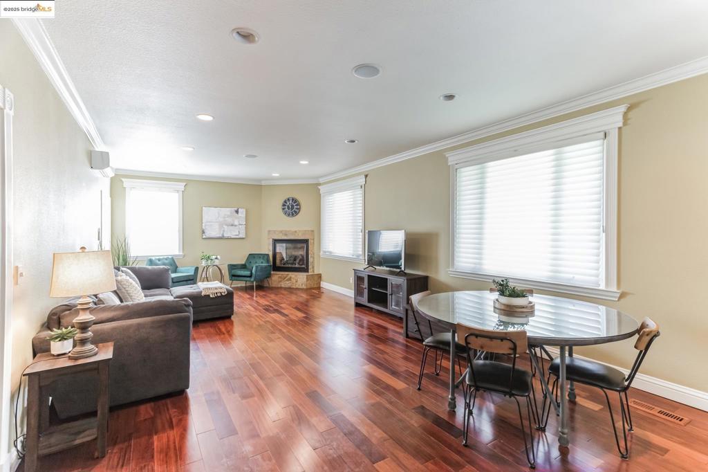 POETS CORNER - Residential